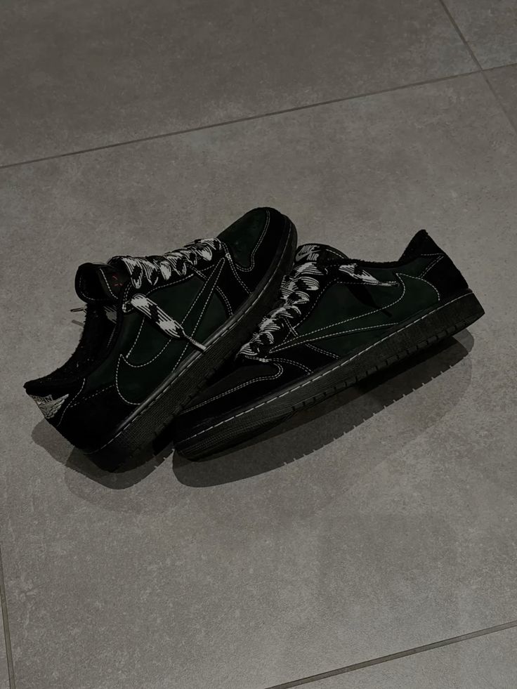 Jordan 1 Low Travis Scott Black Phantom