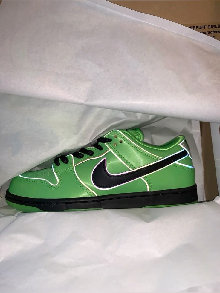 Nike SB Dunk Low The Powerpuff Girls Buttercup