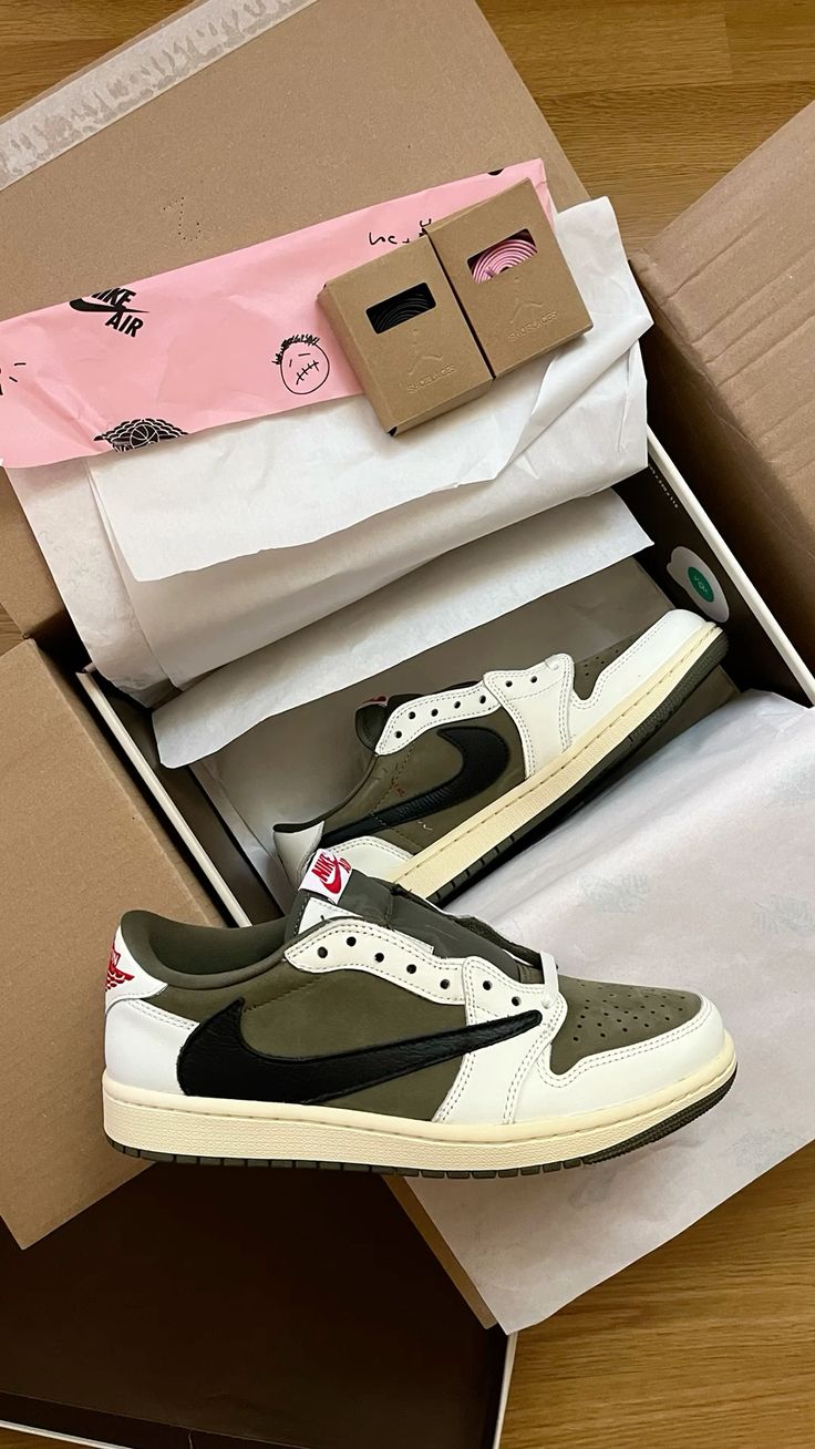 Jordan 1 Low OG SP Travis Scott Medium Olive