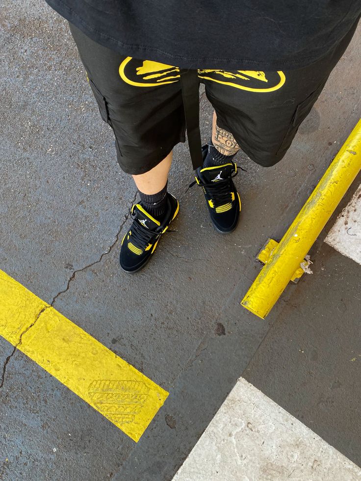 Air Jordan 4 Yellow Thunder (2023)