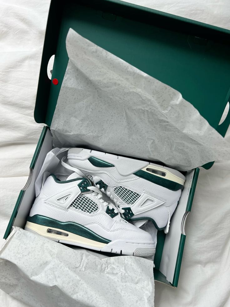 Air Jordan 4 Retro Oxidized Green